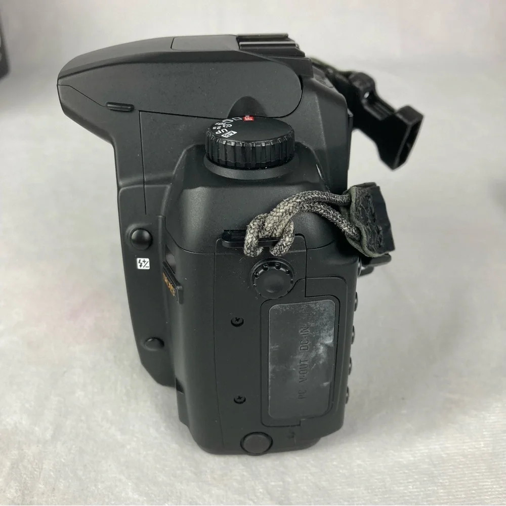 Sigma SD15 14.0MP Digital SLR Camera Body Only w/ Battery, Charger, SD Card, Box